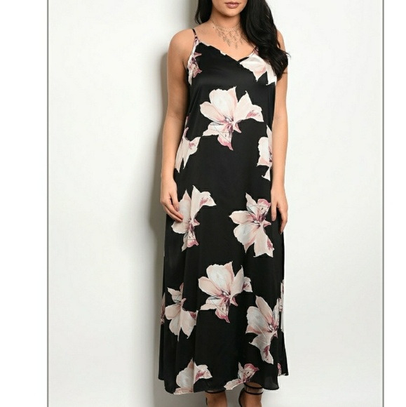 Dresses & Skirts - 🎉HP💜 Plus size maxi dress